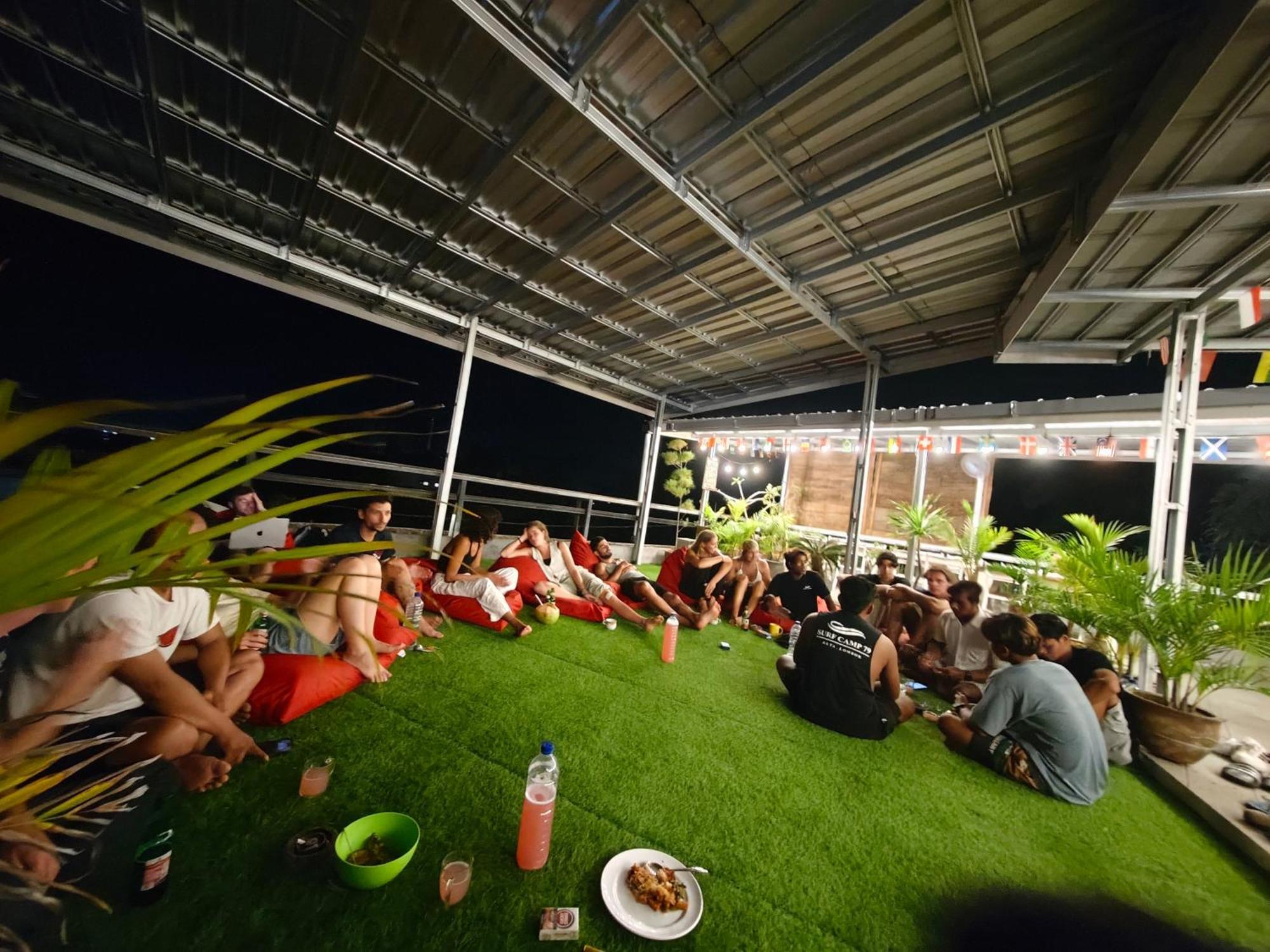 Hotel Surf Camp 79 à Kuta  Extérieur photo