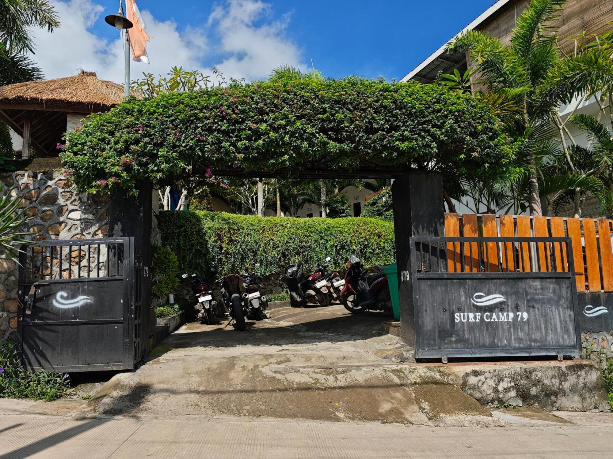 Hotel Surf Camp 79 à Kuta  Extérieur photo