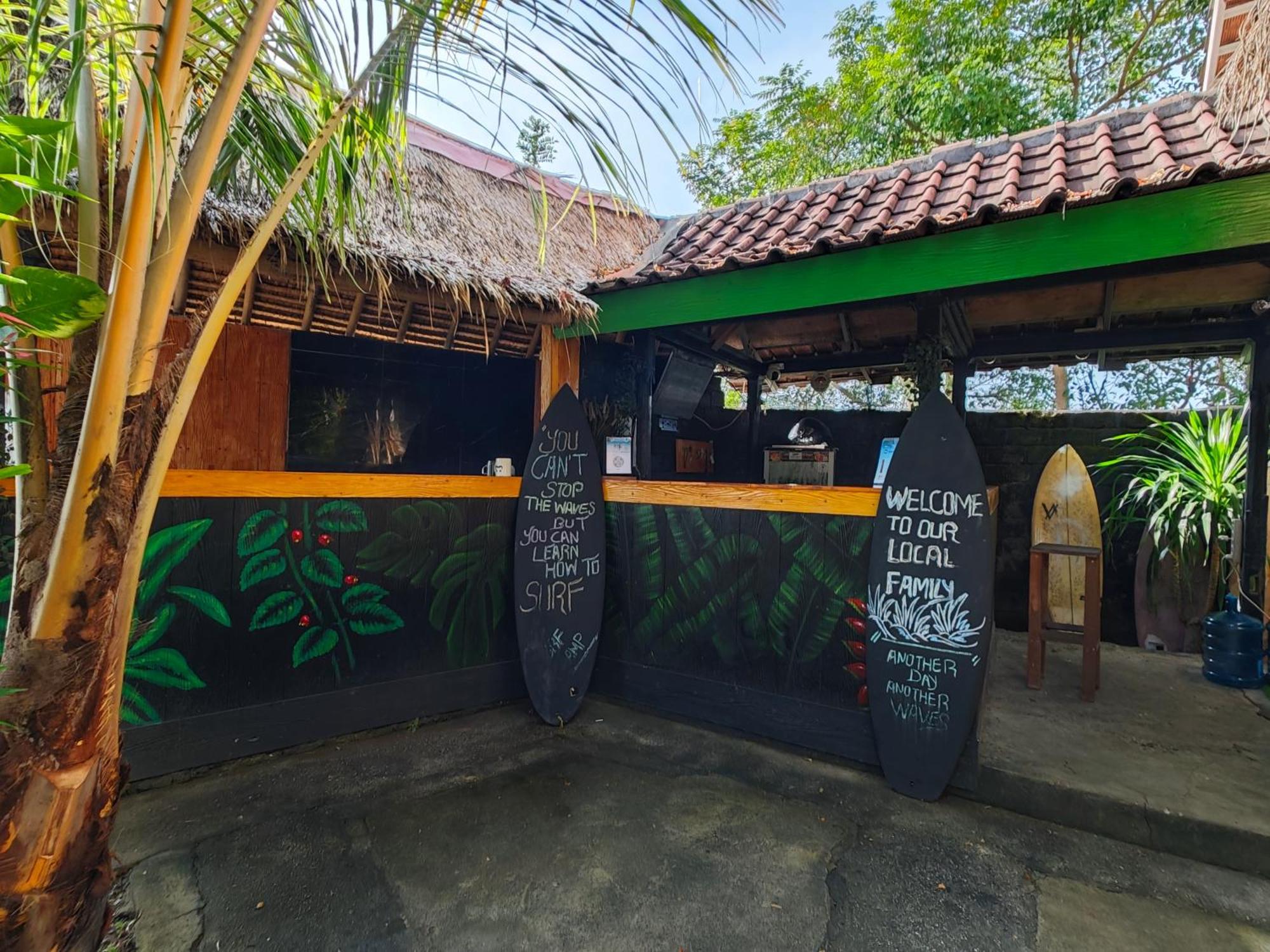 Hotel Surf Camp 79 à Kuta  Extérieur photo