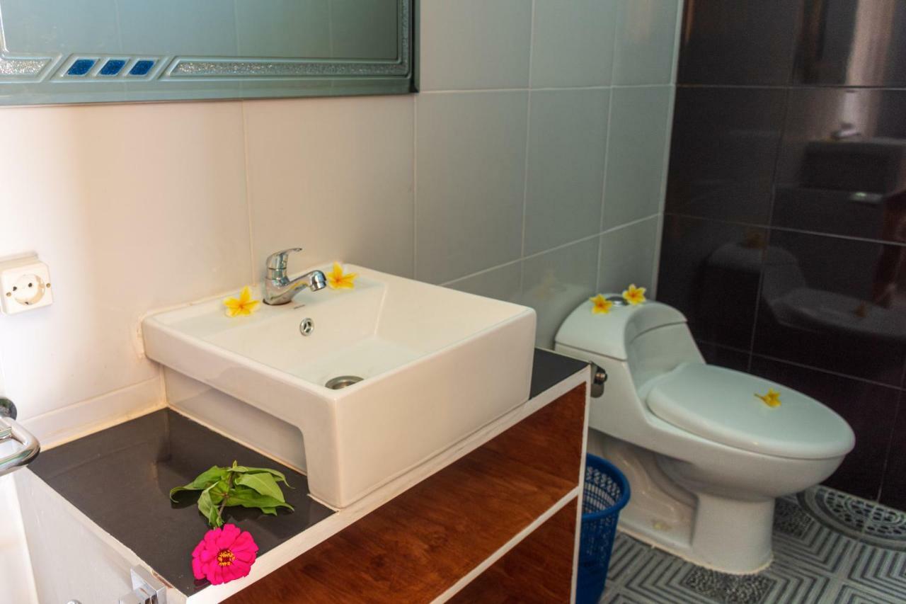 Hotel Surf Camp 79 à Kuta  Extérieur photo